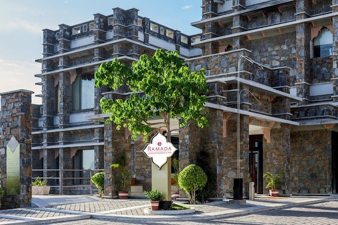 Top 10 Resorts Near Badi Lake Udaipur for a Relaxing Stay 12 RamadaUdaipurResortSpa